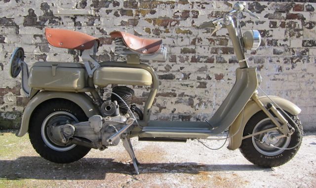 125Cc Moped For Sale Southampton . Built To Make An Impression With Sleek Design And Bags Of Attitude.