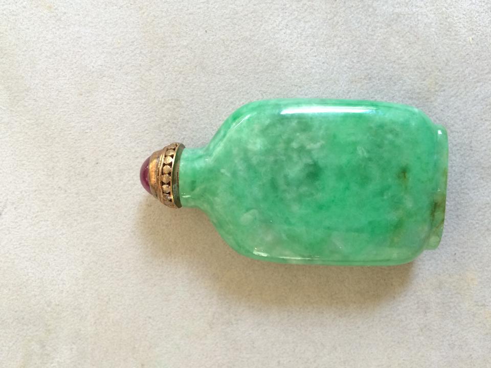 A Chinese mottle-green jadeite snuff bottle Qing dynasty, 1770-1880