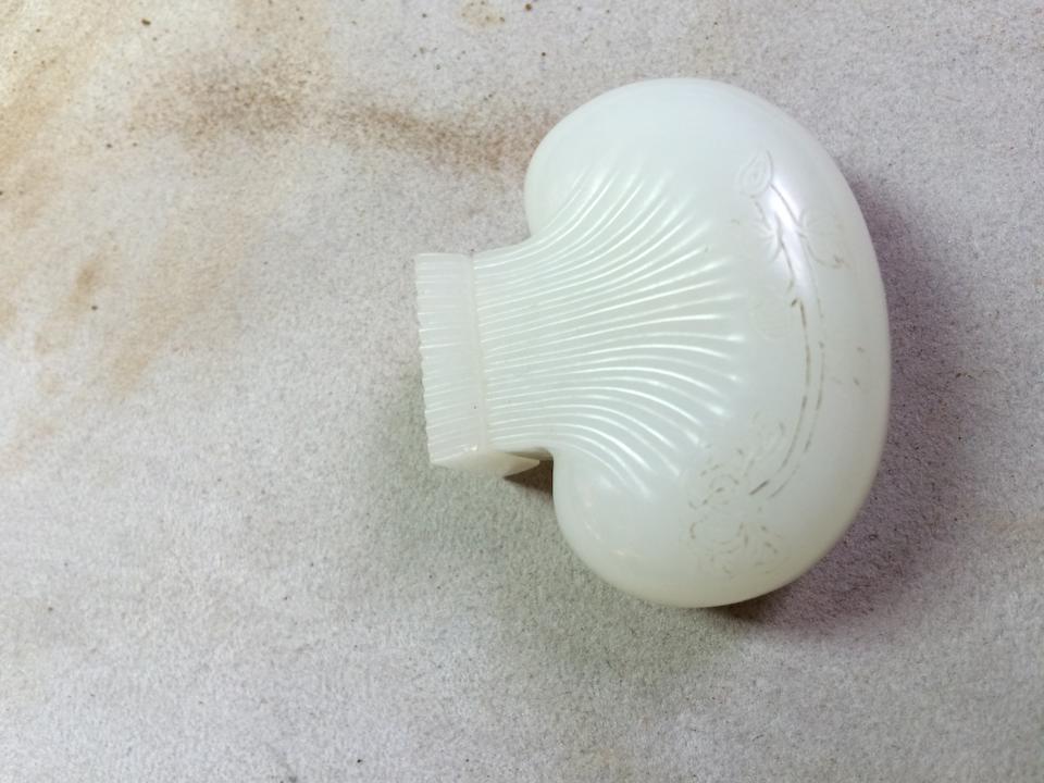 A carved Chinse white jade purse-form snuff bottle