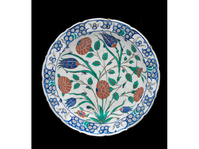 An Iznik pottery dish Turkey, late 16th Century