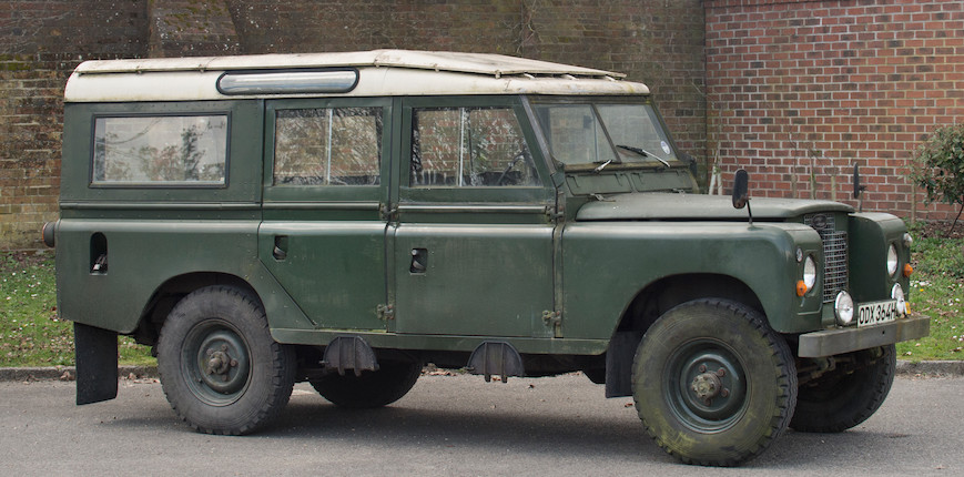 1969 Land Rover Series IIA 4x4 12-seater Estate  Chassis no. 3500118G image 1