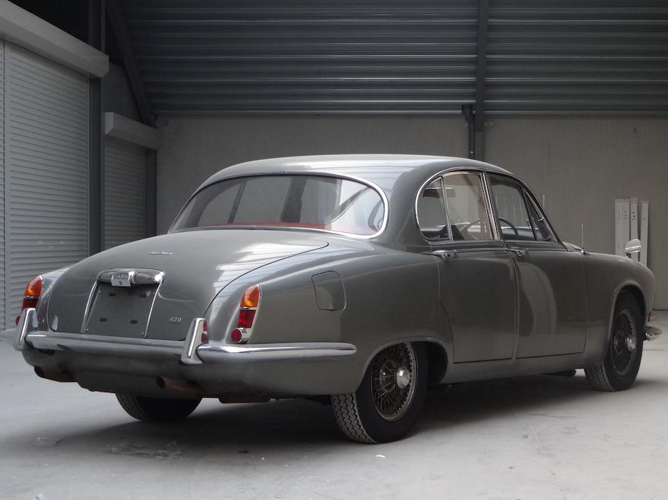 Vendue au profit de l'association &#171; Make a Wish, Belgium &#187;,Jaguar 420G berline 1969  Chassis no. P1F8112BN