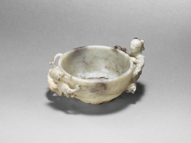 A very rare jade 'dragon and lady' cup  Song/Yuan Dynasty (2)