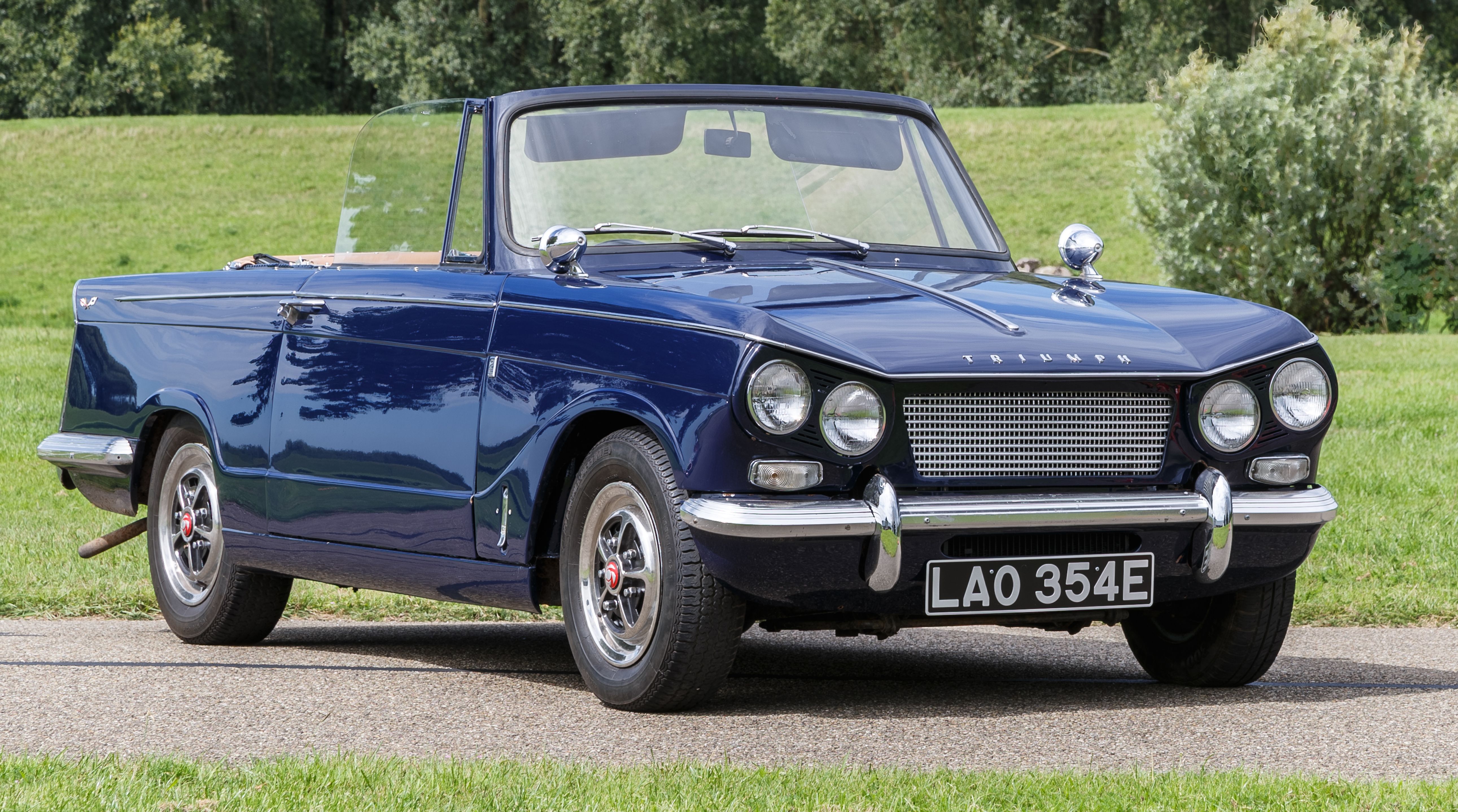 Triumph Vitesse MKII convertible bleue (Matrix) 1/43e Triumph Vitesse MKII convertible bleue (Matrix) 1/43e