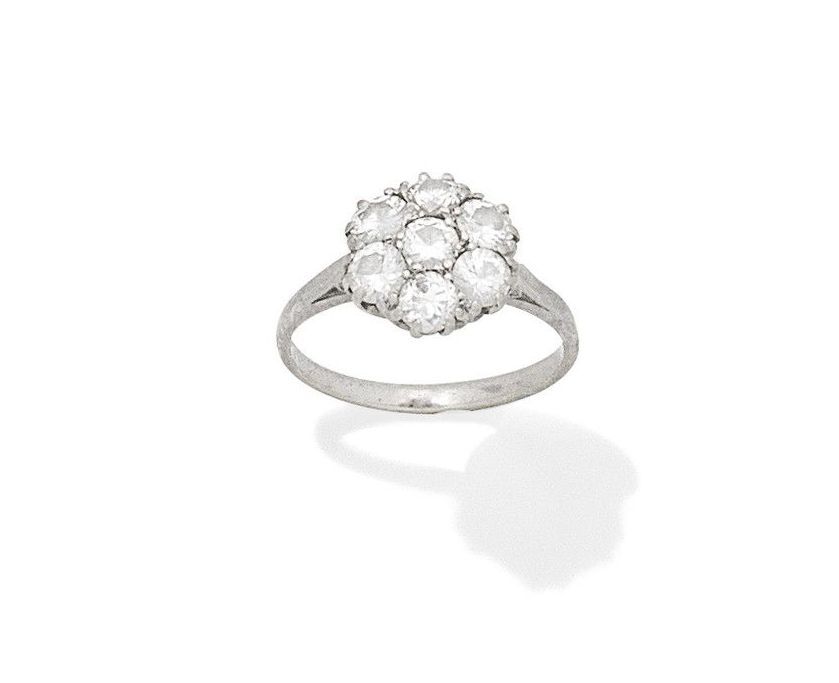 A diamond cluster ring