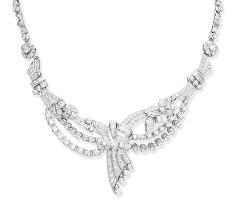 A diamond necklace, image 1