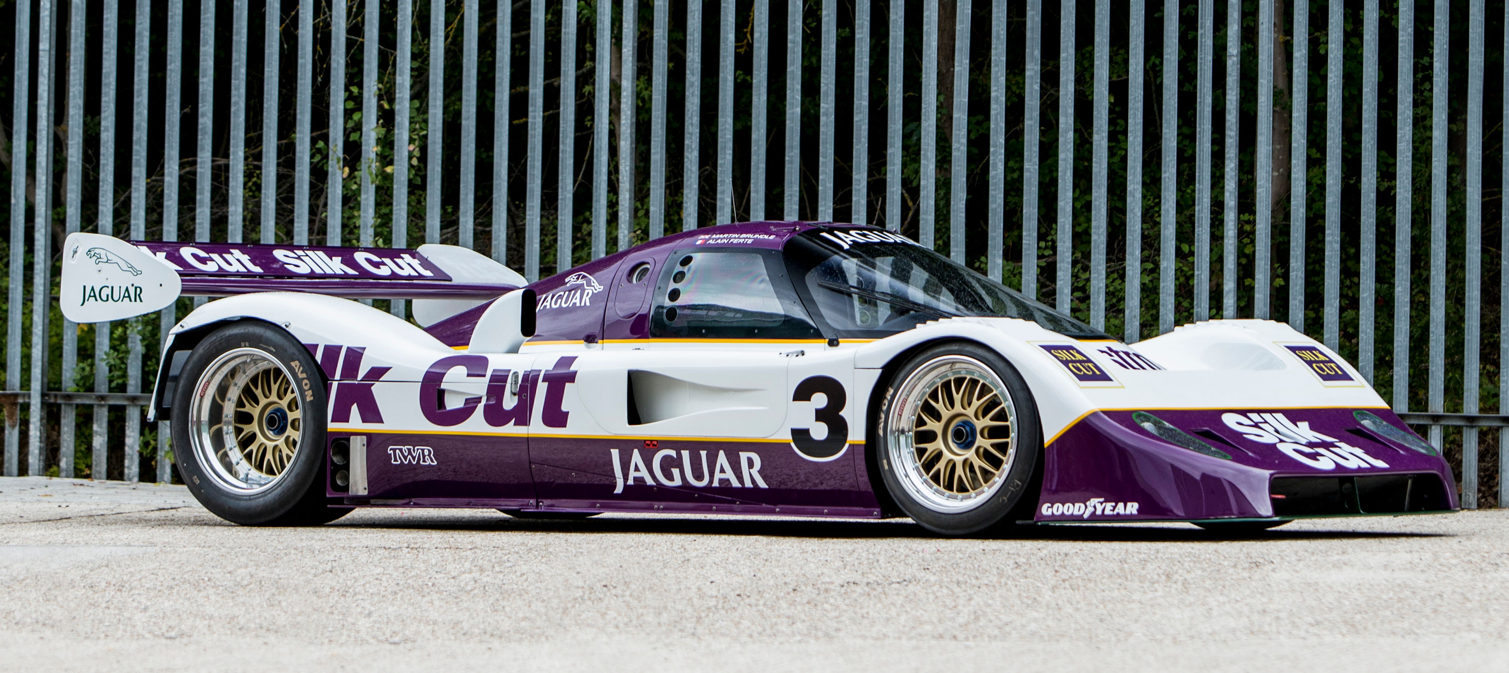 Onyx Model Cars Le Mans 1990 Jaguar XJR-11 #1 Silk Cut 1:43 w/ Box Onyx Model Cars Le Mans 1990 Jaguar XJR-11 #1 Silk Cut 1:43 w/ Box