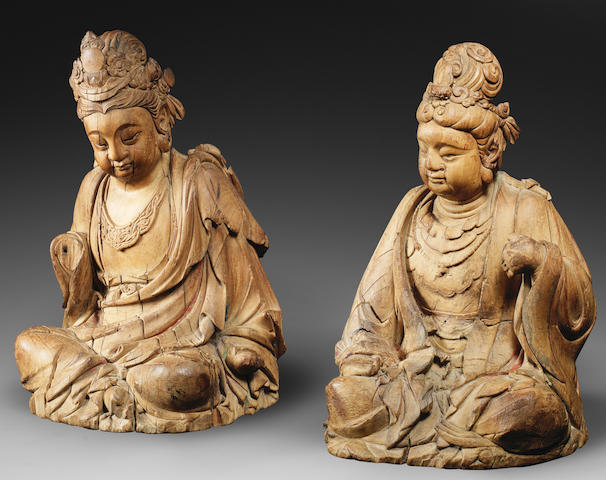 A fine and rare pair of carved wood figures of seated bodhisattvas Song Dynasty  (2)