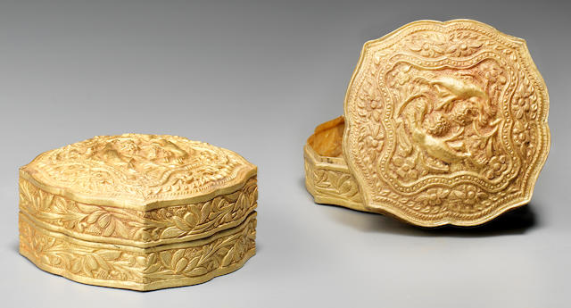 A fine and rare pair of gold 'lions and flowers' boxes and covers Liao Dynasty (4)