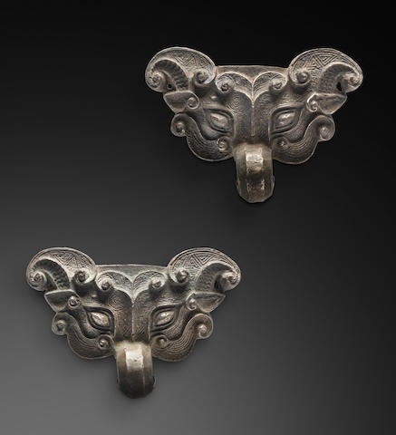 A rare pair of silver taotie-mask handles Warring States Period (2)