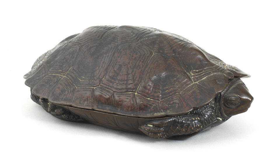 A bronze box and cover in the form of a turtle By Tatsuo, Meiji (1868-1912) or Taisho (1912-1926), early 20th century (2)