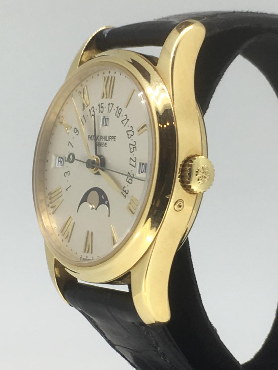 Patek Philippe. A fine and rare 18K gold automatic perpetual calendar wristwatch with moon phase Ref: 5050, Circa 1995