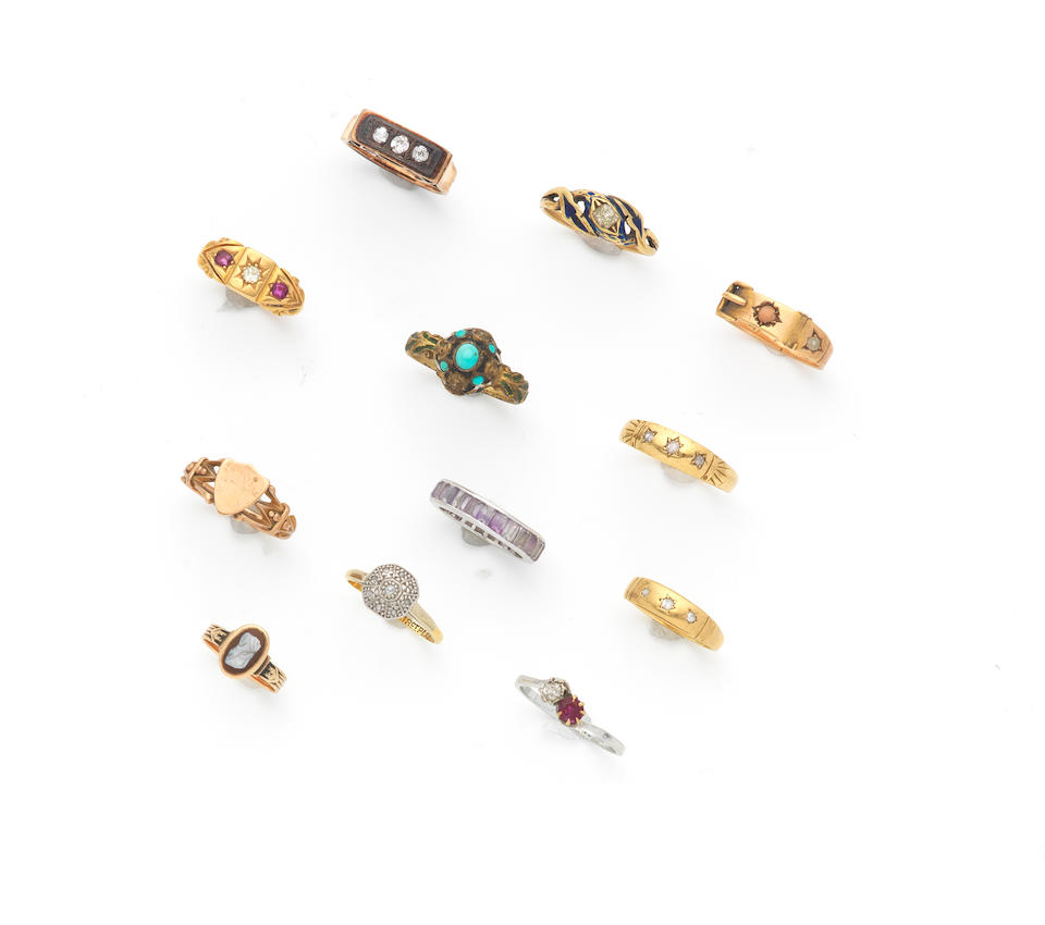 A collection of rings (qty)