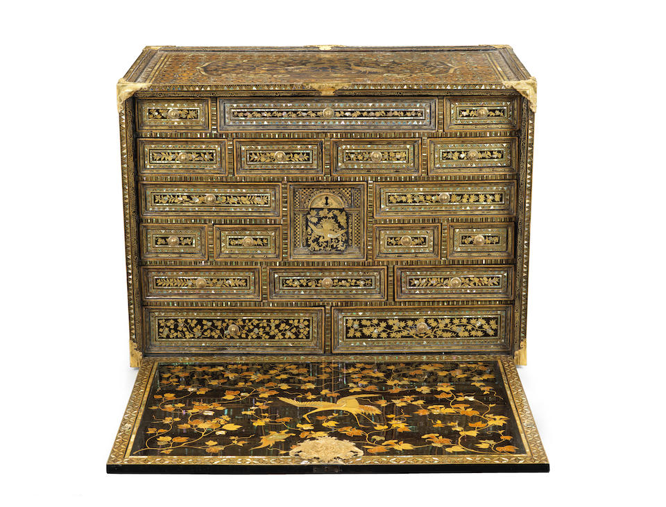 A magnificent Nanban cabinet Momoyama period (1573-1615) late 16th/early 17th century (4)