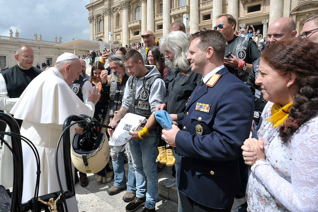 Signed by His Holiness, Pope Francis, and donated to the Pontifical Mission Societies, Sold for Charity,c.2016 Harley-Davidson 1,570cc Custom Cycle 'White Unique' Frame no. WEGTPCW 16Z0037 Engine no. KBMC634113 image 4