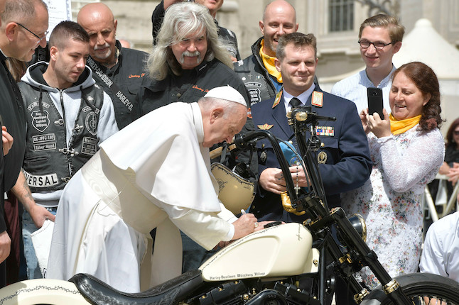 Signed by His Holiness, Pope Francis, and donated to the Pontifical Mission Societies, Sold for Charity,c.2016 Harley-Davidson 1,570cc Custom Cycle 'White Unique' Frame no. WEGTPCW 16Z0037 Engine no. KBMC634113 image 3