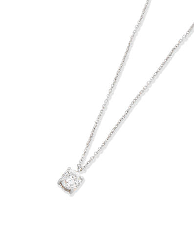 A diamond pendant necklace (2)