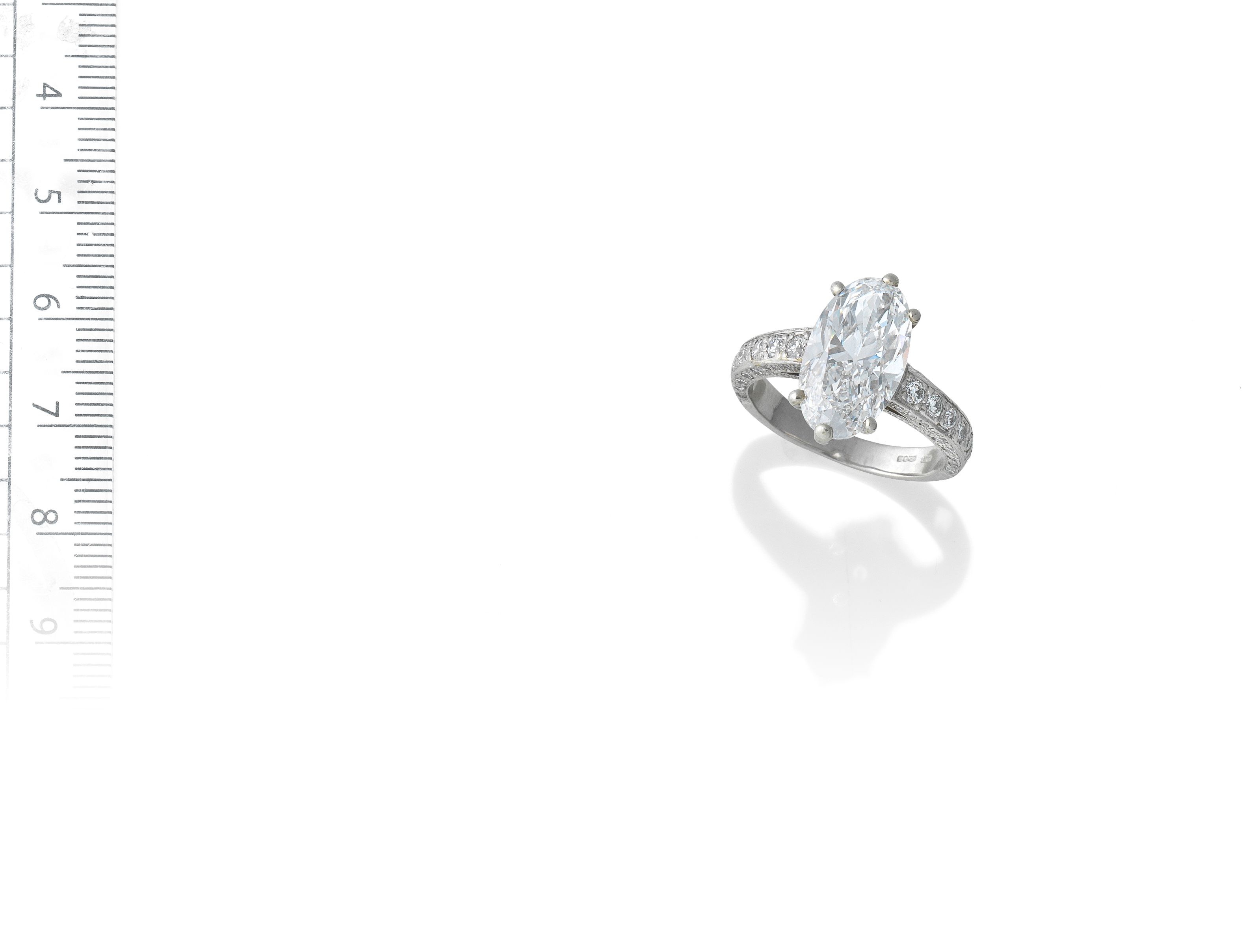 A DIAMOND SINGLE-STONE RING
