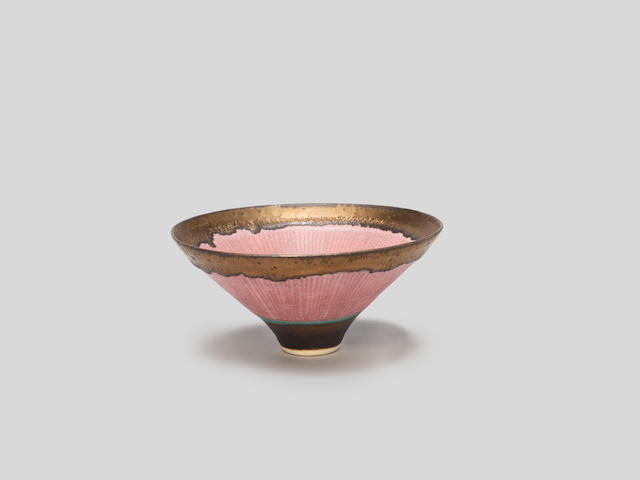 Lucie Rie Flared and footed bowl, circa 1975