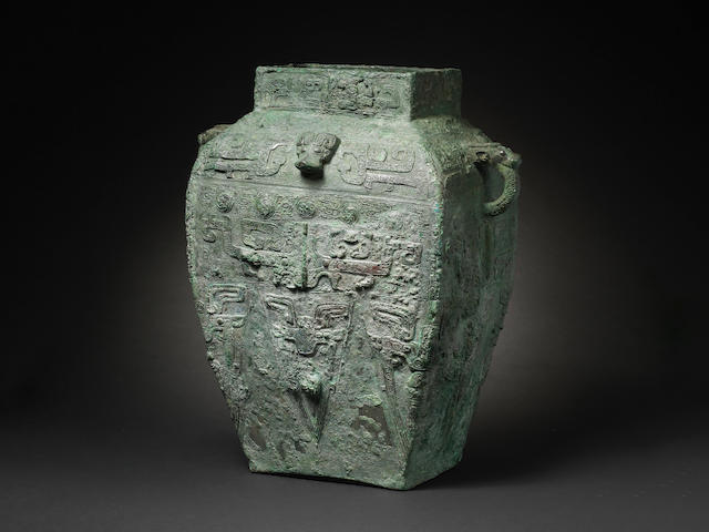 A VERY RARE AND LARGE ARCHAIC BRONZE RITUAL WINE VESSEL, FANGLEI Shang Dynasty (2)