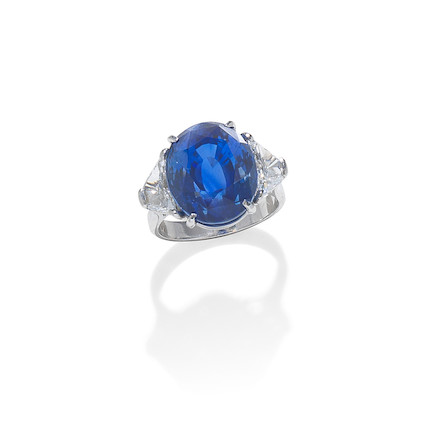 A SAPPHIRE AND DIAMOND RING image 1