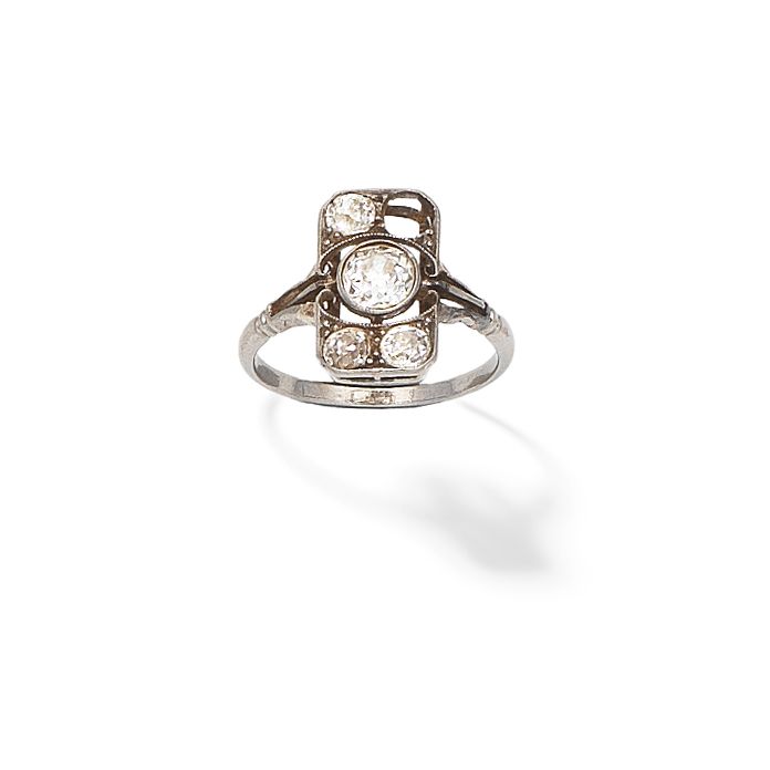 DIAMOND PLAQUE RING