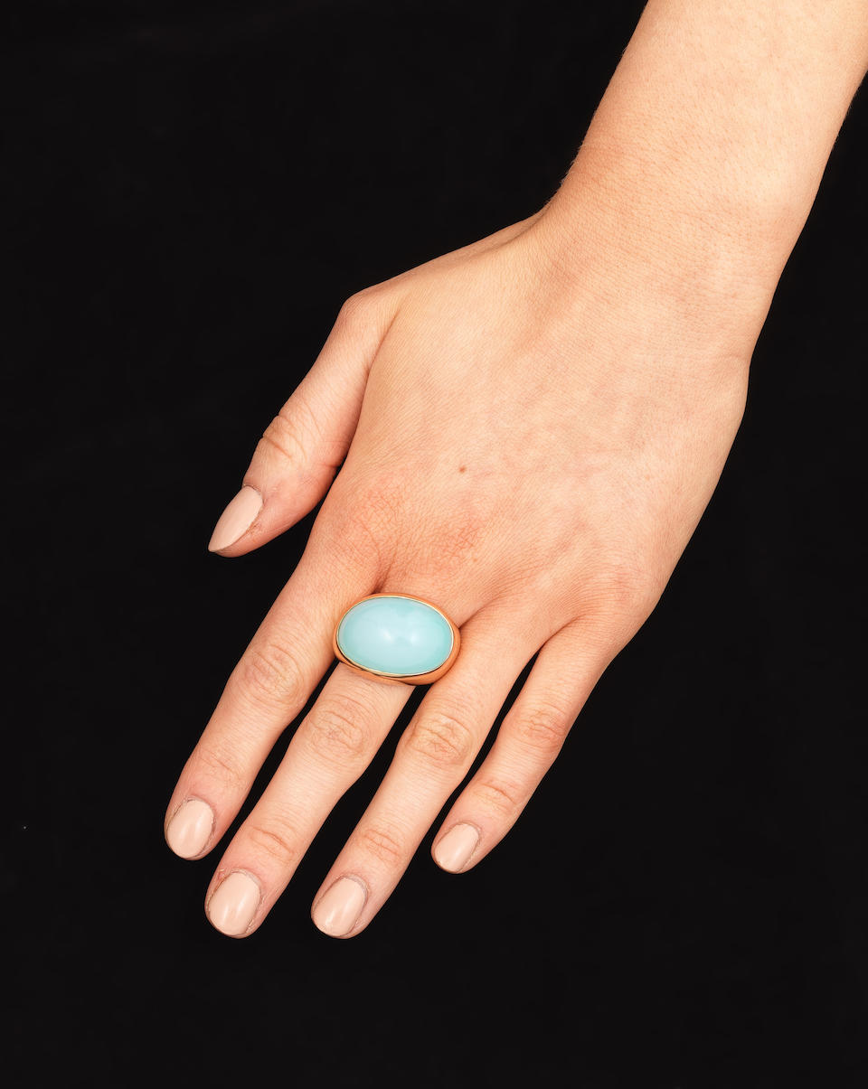VHERNIER: CHALCEDONY 'BISQUIT' RING AND PAIR OF CHALCEDONY 'PLATEAU' EARCLIPS (2)