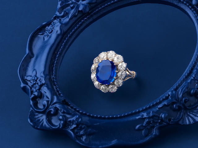 SAPPHIRE AND DIAMOND CLUSTER RING