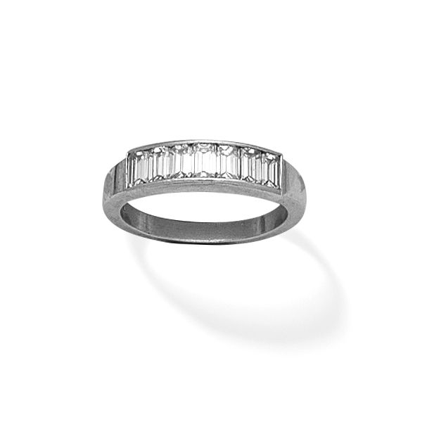 E. WOLFE & CO: DIAMOND-SET RING
