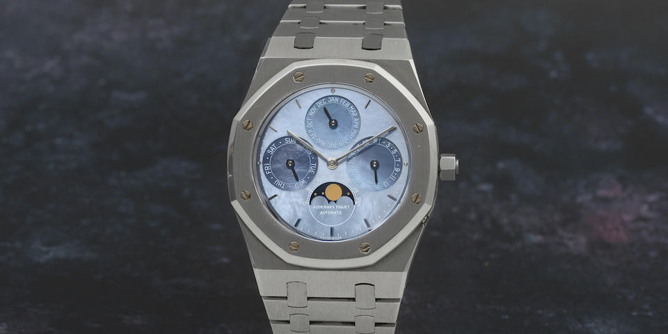 Audemars Piguet. An exceptionally rare and fine platinum automatic perpetual calendar bracelet watch with moon phase and mother of pearl dial  Royal Oak Quantieme Perpetuel Automatique, No.041, Ref: 25686PT, Circa 1992