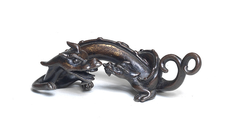 A PARCEL-GILT BRONZE 'DRAGON AND YOUNG' BRUSHREST  Ming Dynasty image 1
