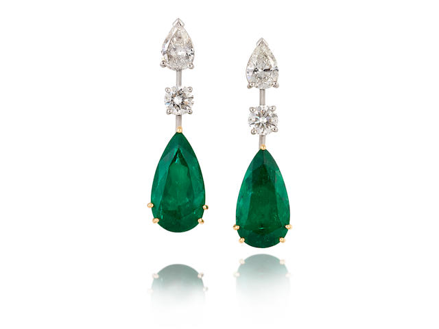 GRAFF: PAIR OF EMERALD AND DIAMOND PENDENT EARRINGS