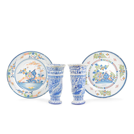 A PAIR OF ENGLISH DELFTWARE CHARGERS 18th century image 1