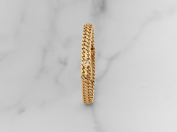 Cartier. Montre bracelet de dame en or jaune 18k (750) mouvement mécanique Cartier. A lady's 18k gold manual wind bracelet watch  Ref 01186, Circa 1920 image 1