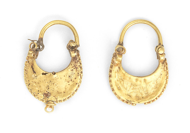 A pair of Nasrid gold earrings Spain, 13th Century(2) image 2