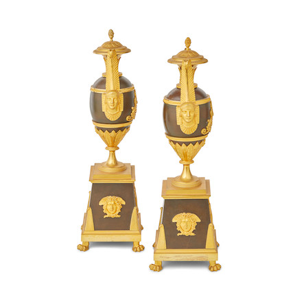 A pair of Empire gilt and patinated bronze retour d'Egypte garniture vases and covers Early 19th century  (2) image 2