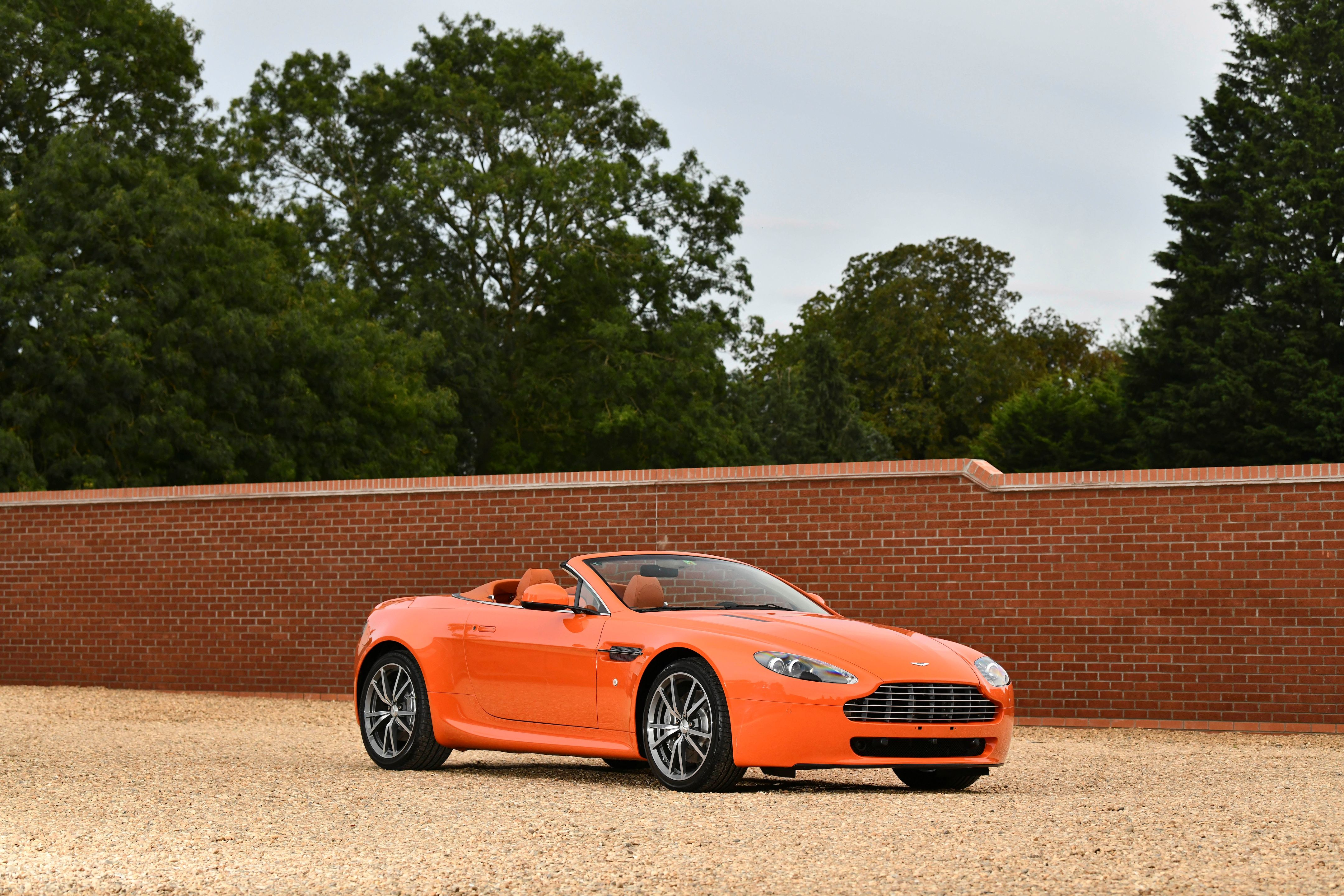 2010 Aston Martin V8 Vantage Roadster — market value and price history