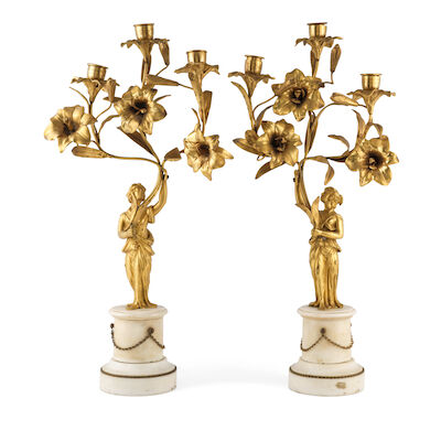 Paire de candélabres en bronze doré à trois lumières de la fin du XVIIIe siècleA three-light pair of candelabra in gilt bronze, late 18th century
