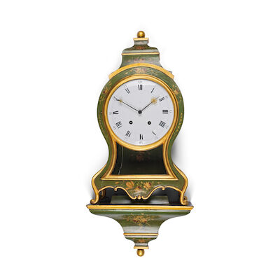 Pendule Neuchateloise à sonnerie suisse laquée vert et bronze doréA Swiss green lacquered and parcel gilt decorated Pendule Neuchateloise à sonnerie