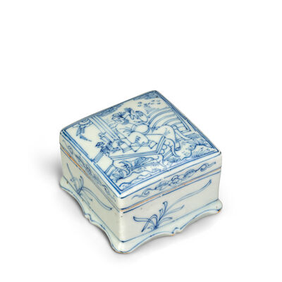 A BLUE AND WHITE SQUARE 'SCHOLAR AT A TABLE' BOX AND COVER Tianqi/Chongzhen (2)
