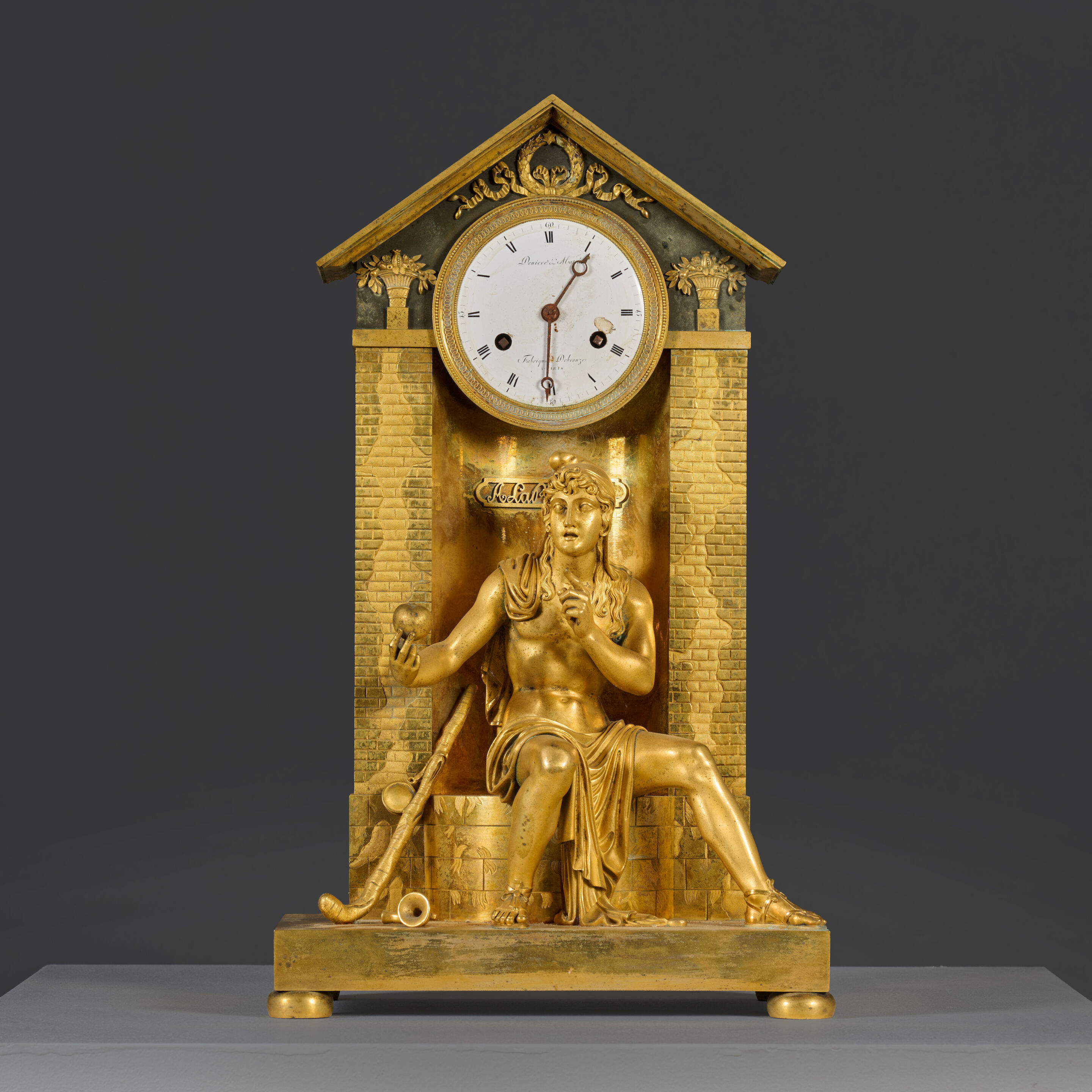 Pendule en bronze doré et ciselé figurant Paris, par Denière & Matelin d'époque Empire An Empire gilt-bronze mantel clock depicting Paris, by Denière