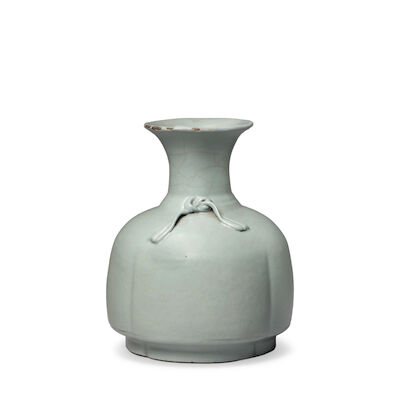 A RARE GUAN-TYPE 'SASH-TIED' VASE Yongzheng