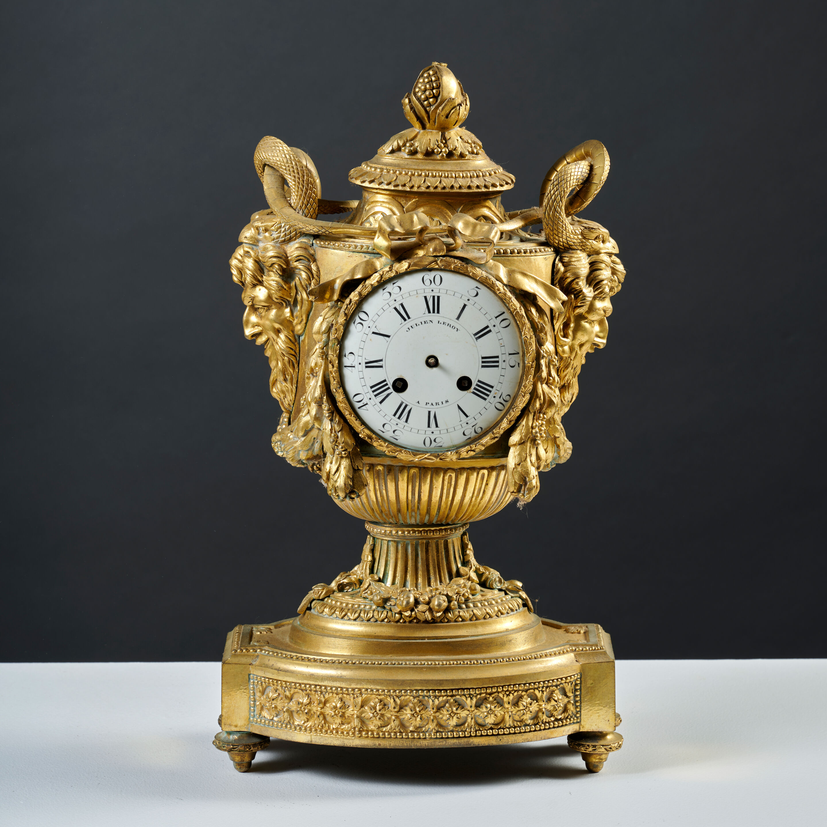 Pendule en forme de vase à têtes de satyre en bronze doré et ciselé, le cadran signé Julien Leroy du XIXe siècle, d'après le modèle de Robert Osmond A 19th century vase-shaped clock with satyr-head handles in gilt-bronze, the dial signed Julien Leroy, model of Robert Osmond