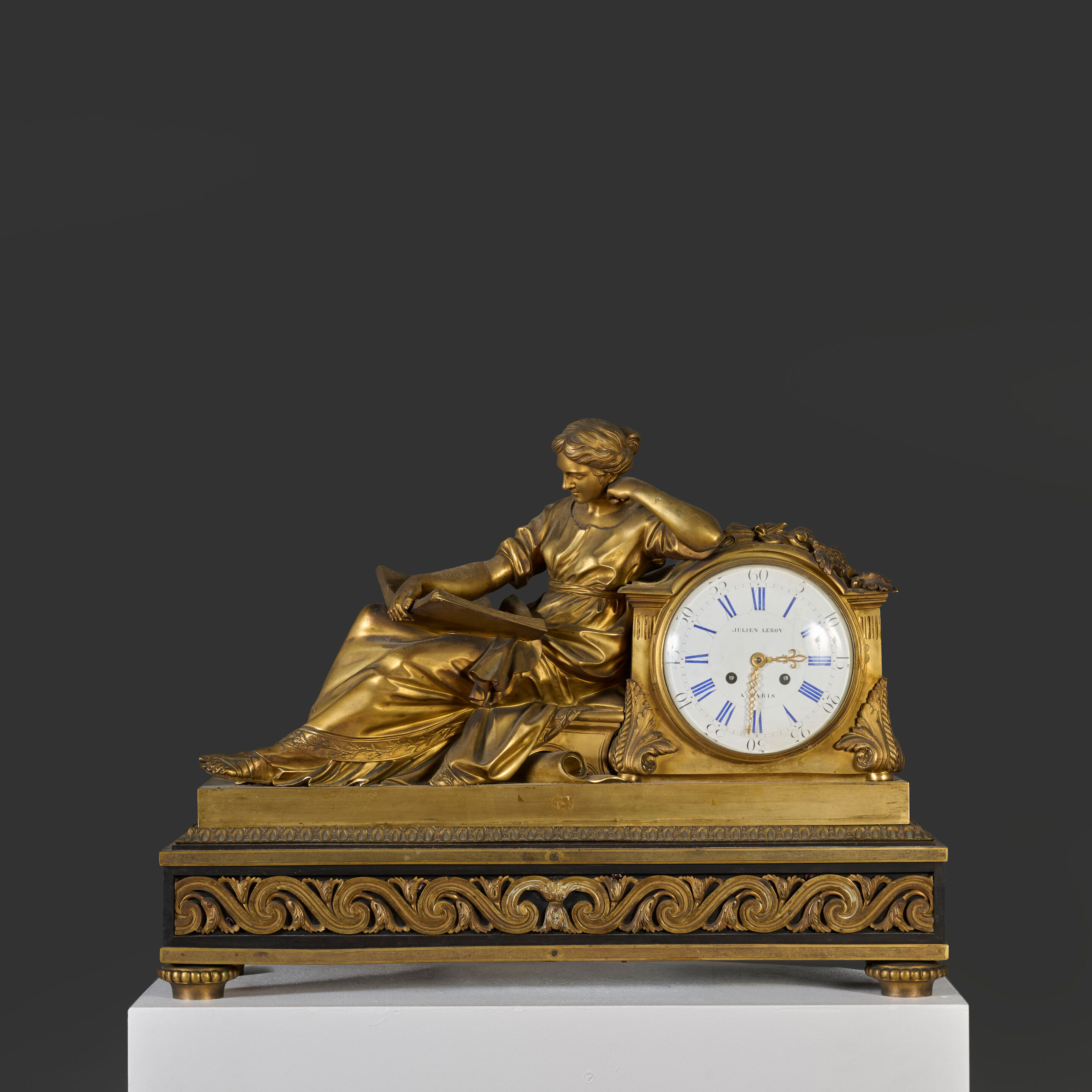 HENRI HECHT MAÏK, Importante pendule figurant l'Etude en bronze doré et ciselé de style Louis XVI, le cadran signé Julien Leroy An important Louis XVI style gilt-bronze clock depicting The Study, the dial signed Julien Leroy