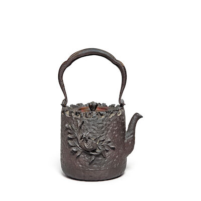 AN IRON TETSUBIN Attributed to Ryubundo Yasunosuke VI, Meiji period