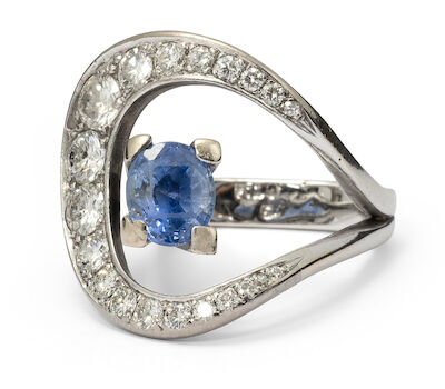 Jytte Kløve: A sapphire and diamond ring set with a sapphire and diamonds, mounted in 14k white gold. Size app. 47.