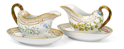"Flora Danica" a pair of porcelain sauce boats. 3556. Royal Copenhagen. L. 23 cm. (2)