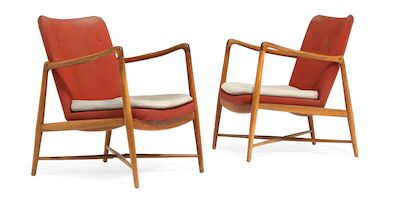 Finn Juhl: "Fireplace Chair". A pair of nutwood easy chairs with cross bars below seat. (2) "Fireplace Chair". A pair of nutwood easy chairs with cross bars below seat. Seat and back upholstered with reddish brown wool. Seat cushion upholstered with grey wool. Model BO 46. Designed 1946. These examp