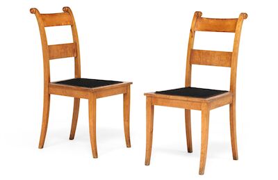 Cathrine Mathilde Horsbøl: A pair of birch chairs with volutes. Upholstered with black fabric. (2) A pair of birch chairs with volutes. Seat upholstered with black fabric. Made ca. 1900. (2)