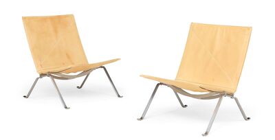 Poul Kjærholm: "PK 22". A pair of steel easy chairs. Upholstered with patinated natural leather. Made and marked by Fritz Hansen. (2) "PK 22". A pair of steel easy chairs. Seat and back upholstered with patinated natural leather. Designed 1956. Manufactured and marked by Fritz Hansen. (2)